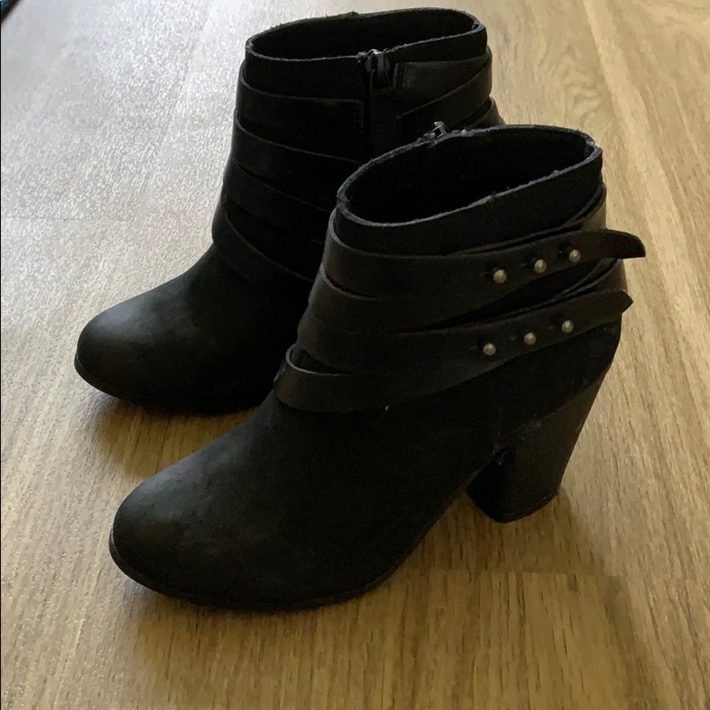 Black Suede material girl bootie sz 5. Barely wore